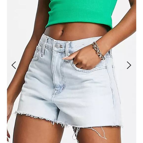 Madewell SZ 28 The Mom Jean Short Light Wash - Picture 2 of 6